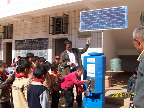 赛莱默水印计划：安置在校园内的太阳能净水器